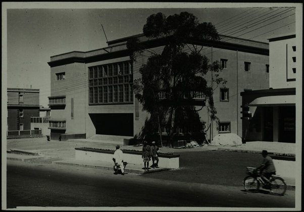 Luce A.O.I.; Laboratorio Fotografico Governatoriale dell'Eritrea, Fotolongo, Asmara. Nuove costruzioni. [ca. 1938]