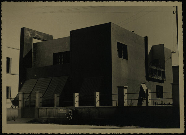 Luce A.O.I.; Laboratorio Fotografico Governatoriale dell'Eritrea, Fotolongo, Asmara. Nuove costruzioni. [ca. 1938]