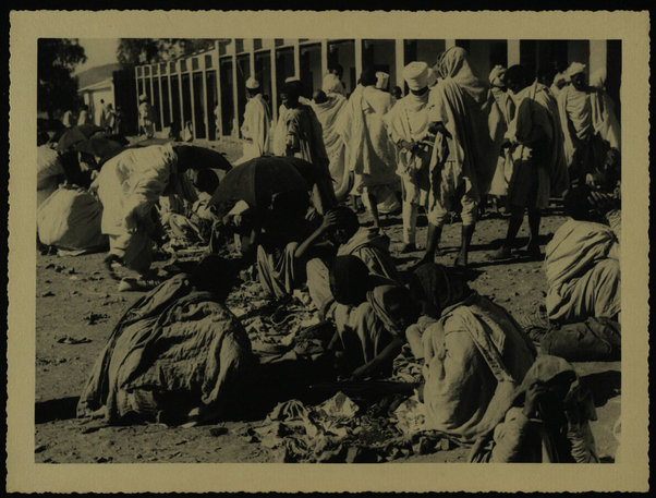 Foto Walter, Massaua, n mercato indigeno di Axum, [ca. 1938-40]
