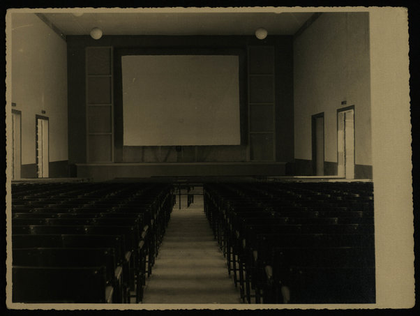 Asmara. Cinema Hamasien  per gli Eritrei. Interno ed esterno. [ca.  1938]