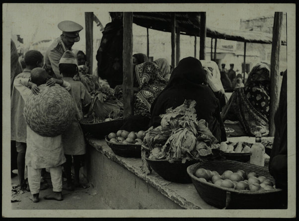 Harar. Mercato indigeno, vendita di ortaggi