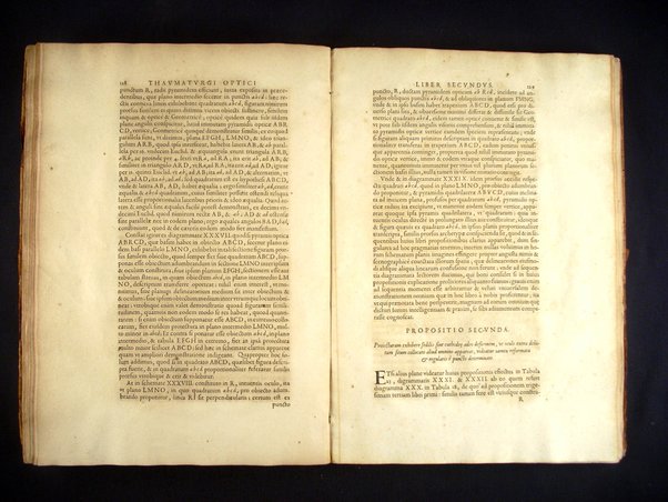 R. P. Ioannis Francisci Niceronis ... Thaumaturgus opticus, seu Admiranda Optices, per radium directum: Catoptrices, per reflexum è politis corporibus, planis, cylindricis, conicis, polyedris, polygonis & aliis: Dioptrices, per refractum in diaphanis. ... Ad eminmum cardinalem Mazarinum