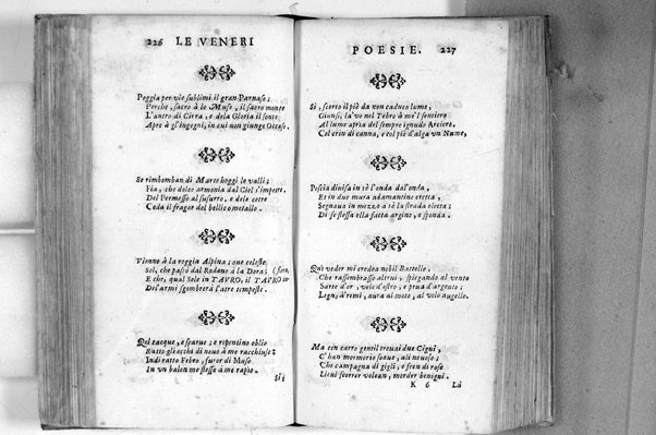 Le Veneri poesie del Bruni all'altezza serenissima di Odoardo Farnese ... - (In Roma : appresso Giacomo Mascardi, 1633)