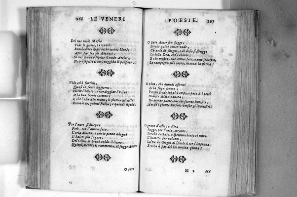 Le Veneri poesie del Bruni all'altezza serenissima di Odoardo Farnese ... - (In Roma : appresso Giacomo Mascardi, 1633)