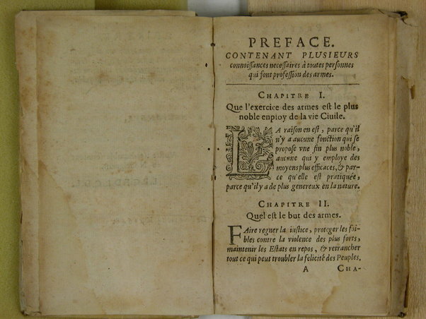 Traité des fortifications, ou Architecture militaire, tirée des place les plus estimées de ce temps, pour leurs fortifications. Diuisé en deux parties. La premiere vous met en main les plans, coupes & eleuations de quantité de placefort estimées, & tenuës pour tres-bien fortifiées. La seconde vous fournir des pratiques faciles pour en faire de semblables