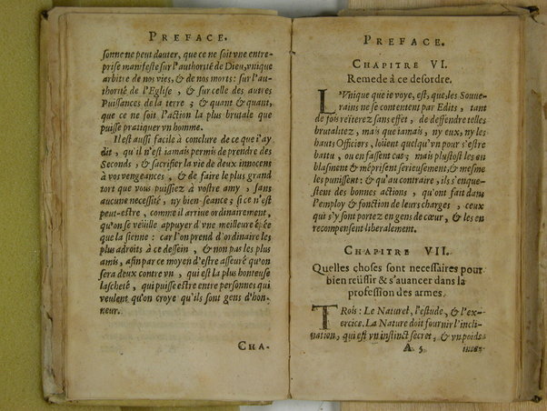 Traité des fortifications, ou Architecture militaire, tirée des place les plus estimées de ce temps, pour leurs fortifications. Diuisé en deux parties. La premiere vous met en main les plans, coupes & eleuations de quantité de placefort estimées, & tenuës pour tres-bien fortifiées. La seconde vous fournir des pratiques faciles pour en faire de semblables