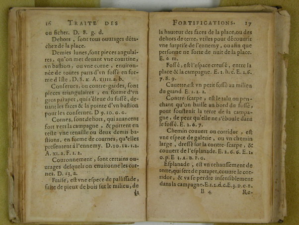 Traité des fortifications, ou Architecture militaire, tirée des place les plus estimées de ce temps, pour leurs fortifications. Diuisé en deux parties. La premiere vous met en main les plans, coupes & eleuations de quantité de placefort estimées, & tenuës pour tres-bien fortifiées. La seconde vous fournir des pratiques faciles pour en faire de semblables