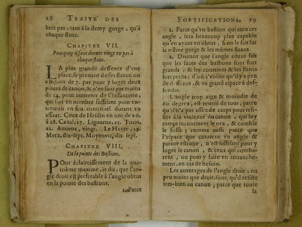 Traité des fortifications, ou Architecture militaire, tirée des place les plus estimées de ce temps, pour leurs fortifications. Diuisé en deux parties. La premiere vous met en main les plans, coupes & eleuations de quantité de placefort estimées, & tenuës pour tres-bien fortifiées. La seconde vous fournir des pratiques faciles pour en faire de semblables