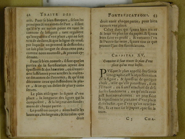 Traité des fortifications, ou Architecture militaire, tirée des place les plus estimées de ce temps, pour leurs fortifications. Diuisé en deux parties. La premiere vous met en main les plans, coupes & eleuations de quantité de placefort estimées, & tenuës pour tres-bien fortifiées. La seconde vous fournir des pratiques faciles pour en faire de semblables