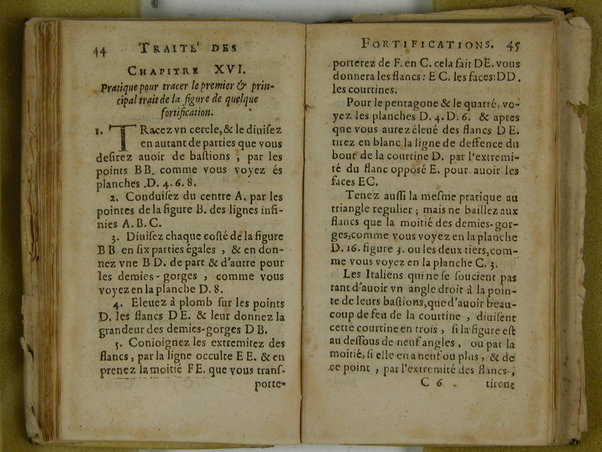 Traité des fortifications, ou Architecture militaire, tirée des place les plus estimées de ce temps, pour leurs fortifications. Diuisé en deux parties. La premiere vous met en main les plans, coupes & eleuations de quantité de placefort estimées, & tenuës pour tres-bien fortifiées. La seconde vous fournir des pratiques faciles pour en faire de semblables