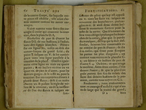 Traité des fortifications, ou Architecture militaire, tirée des place les plus estimées de ce temps, pour leurs fortifications. Diuisé en deux parties. La premiere vous met en main les plans, coupes & eleuations de quantité de placefort estimées, & tenuës pour tres-bien fortifiées. La seconde vous fournir des pratiques faciles pour en faire de semblables