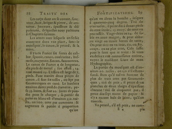 Traité des fortifications, ou Architecture militaire, tirée des place les plus estimées de ce temps, pour leurs fortifications. Diuisé en deux parties. La premiere vous met en main les plans, coupes & eleuations de quantité de placefort estimées, & tenuës pour tres-bien fortifiées. La seconde vous fournir des pratiques faciles pour en faire de semblables