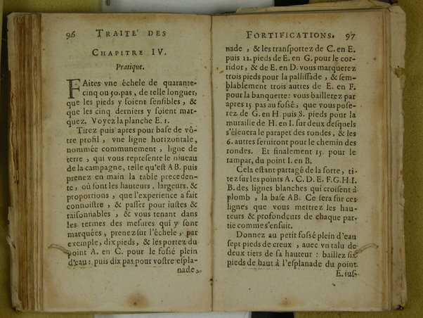 Traité des fortifications, ou Architecture militaire, tirée des place les plus estimées de ce temps, pour leurs fortifications. Diuisé en deux parties. La premiere vous met en main les plans, coupes & eleuations de quantité de placefort estimées, & tenuës pour tres-bien fortifiées. La seconde vous fournir des pratiques faciles pour en faire de semblables