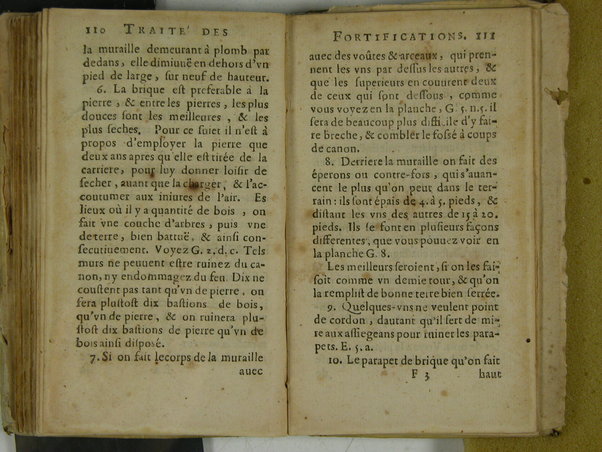 Traité des fortifications, ou Architecture militaire, tirée des place les plus estimées de ce temps, pour leurs fortifications. Diuisé en deux parties. La premiere vous met en main les plans, coupes & eleuations de quantité de placefort estimées, & tenuës pour tres-bien fortifiées. La seconde vous fournir des pratiques faciles pour en faire de semblables