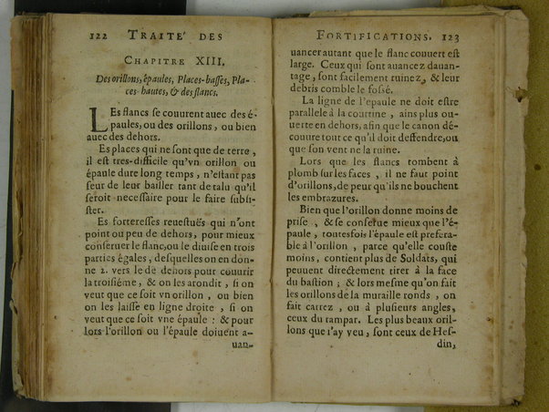 Traité des fortifications, ou Architecture militaire, tirée des place les plus estimées de ce temps, pour leurs fortifications. Diuisé en deux parties. La premiere vous met en main les plans, coupes & eleuations de quantité de placefort estimées, & tenuës pour tres-bien fortifiées. La seconde vous fournir des pratiques faciles pour en faire de semblables