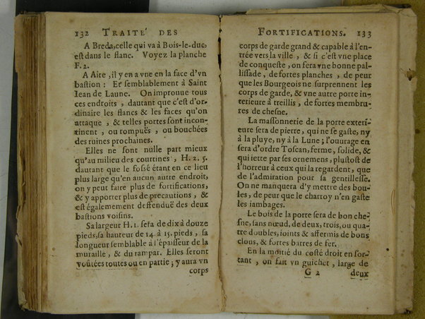 Traité des fortifications, ou Architecture militaire, tirée des place les plus estimées de ce temps, pour leurs fortifications. Diuisé en deux parties. La premiere vous met en main les plans, coupes & eleuations de quantité de placefort estimées, & tenuës pour tres-bien fortifiées. La seconde vous fournir des pratiques faciles pour en faire de semblables