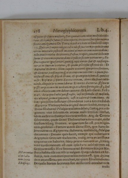 Arcana arcanissima hoc est Hieroglyphica Aegyptio-Graeca, vulgo necdum cognita, ad demonstrandam falsorum apud antiquos deorum, dearum, heroum, animantium & institutorum pro sacris receptorum, originem, ex vno Aegyptiorum artificio, quod aureum animi et corporis medicamentum peregit, deductam, vnde tot poëtarum allegoriae, scriptorum narrationes fabulosae et per totam Encyclopaediam errores sparsi clarissima veritatis luce manifestantur, suaeque tribui singula restituuntur, sex libris exposita authore Michaele Maiero ...