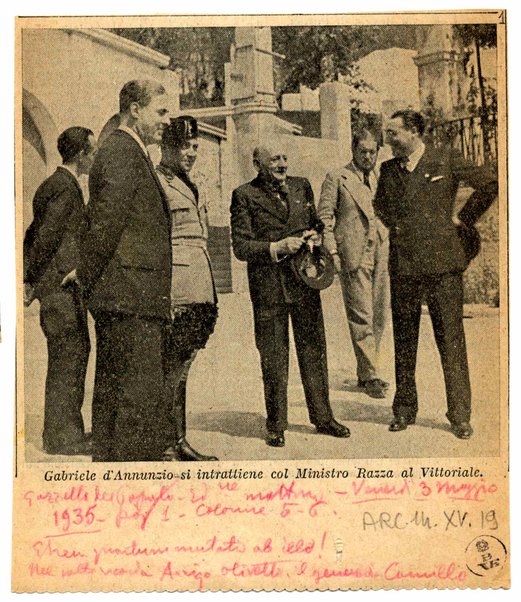 Fotografia di Gabriele D'Annunzio con ministro Razza al Vittoriale