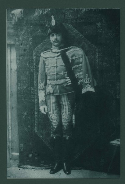 Fotografia di Gabriele D'Annunzio in uniforme prussiana