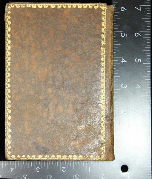 Sefer Kelil tifʼeret : ... ṿe-yeḥtsehu li-sheloshah rashim ... ha-eḥad ... minḥah le-ʻerev Kipur ... ha-emtsaʻi ... Keter malkhut ... ṿe-ʻod ... ʻarvit le-motsaʼe Kipur / huva el bet ha-defus ʻal yede ha-shutafim Daṿid Ḥayim b. la-a. a. [Ya]ʻaḳov Refaʼel Melul z.l.h.h., Yaʻaḳov Ḥai b.k.r. Mosheh de Ḳasṭro ; ṿe-hugah be-ʻiyun nimrats ... ʻa. y. ... aḥi ... Mosheh Ḥai Melul.