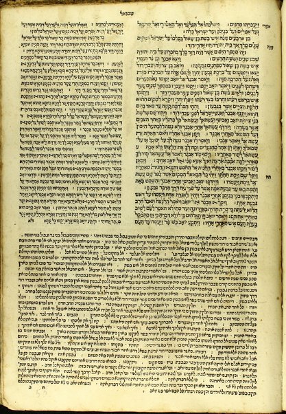 Arbaʻah ṿe-ʻeśrim : Ḥumash ʻim Targum Onḳelos ṿe-ʻim Perush Rashi, Neviʼim rishonim ṿe-Neviʼim aḥaronim ʻim Targum Yonatan ben ʻUziʼel ṿe-ʻim perush R. Daṿid Kimḥi, Tehilim ʻim Targum Rabi Yosef ṿe-ʻim perush Radaḳ, Mishle ʻim Targum Rabi Yosef ṿe-ʻim Perush Ḳav ṿe-naḳi, Iyov ịm Targum Rabi Yosef ṿe-ʻim perush ha-Ramban ṿe-Rabi Avraham Paritsol, Ḥamesh megilot ịm Targum Rabi Yosef ṿe-ʻim Perush Rashi, Daniʼel ʻim perush Rabi Leṿi ben Gershom, ʻEzra ʻim Perush Rashi ṿe-Shimʻoni, Divre ha-yamim ʻim Perush Rashi ṿe-Shimʻoni, Targum Yerushalmi ʻal ha-Ḥumash ṿe-targum aḥer ʻal Megilat Ester ṿe-Shaʻare ha-ṭeʻamim ṿeha-hafrashot she-ben Ben Asher u-Ven Naftali ʿal ha-Torah ʿim sheʼar devarim yafim.