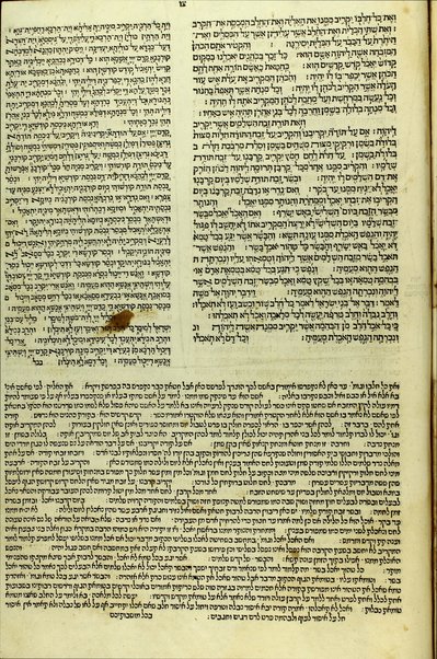 Arbaʻah ṿe-ʻeśrim : Ḥumash ʻim Targum Onḳelos ṿe-ʻim Perush Rashi, Neviʼim rishonim ṿe-Neviʼim aḥaronim ʻim Targum Yonatan ben ʻUziʼel ṿe-ʻim perush R. Daṿid Kimḥi, Tehilim ʻim Targum Rabi Yosef ṿe-ʻim perush Radaḳ, Mishle ʻim Targum Rabi Yosef ṿe-ʻim Perush Ḳav ṿe-naḳi, Iyov ịm Targum Rabi Yosef ṿe-ʻim perush ha-Ramban ṿe-Rabi Avraham Paritsol, Ḥamesh megilot ịm Targum Rabi Yosef ṿe-ʻim Perush Rashi, Daniʼel ʻim perush Rabi Leṿi ben Gershom, ʻEzra ʻim Perush Rashi ṿe-Shimʻoni, Divre ha-yamim ʻim Perush Rashi ṿe-Shimʻoni, Targum Yerushalmi ʻal ha-Ḥumash ṿe-targum aḥer ʻal Megilat Ester ṿe-Shaʻare ha-ṭeʻamim ṿeha-hafrashot she-ben Ben Asher u-Ven Naftali ʿal ha-Torah ʿim sheʼar devarim yafim.