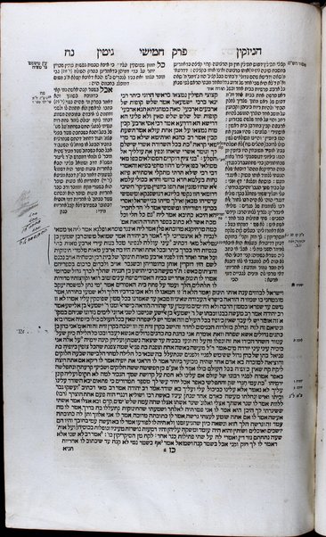 Talmud Bavli : ʻim perush Rashi ṿe-Tosafot u-fisḳe Tosafot ṿe-rabenu Asher u-fisḳe ha-Rosh u-ferush ha-Mishnayot meha-Rambam / ke-fi asher nidpesu bi-ḳ. ḳ. F.f. de-Mayn ... she-hughu ... ʻa.p. lomdim toraniym