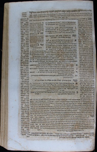 Sefer Torat kohanim ; Shullḥan ʻarukh mi-ṭur Ḥoshen mishpaṭ : ʻim ha-be'urim ... Meʼirat ʻenayim ṿe-Śifte Kohen ... / Yoshu'a Ṿolḳ ... ; Shabtai Kohen ... ṿe-nilṿeh lahem ... Daṿid ha-Leṿi ... 'al ... Ṭure zahav ... Beʼur ... Tsevi. ṿe-hosafti ... Misgeret ha-shulḥan. Sefer Peri megadim.