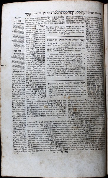 Sefer Eshle ravreve : ʻal shem hinehu tere gavre ravreve ... ṿe-yishteh be-tsama et divre ha-meʼorot ha-gedolim ... ha-lo hemah ha-neḳuṿim kan bi-shemotam ha-Ṭure Zahav asher ḥiber ... Daṿid ben ... Shemuʼel Segal ṿeha-Śifte Kohen she-ḥiber ... Shabetai ben Meʼir Kats ... ṿe-ʻod ... ḥibur ... R.M. Rivḳes̀ ... Beʼer ha-golah.